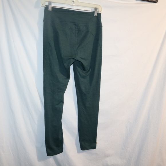 Outdoor Voices TechSweat Core 7/8 Legging in Evergreen - Picture 10 of 12